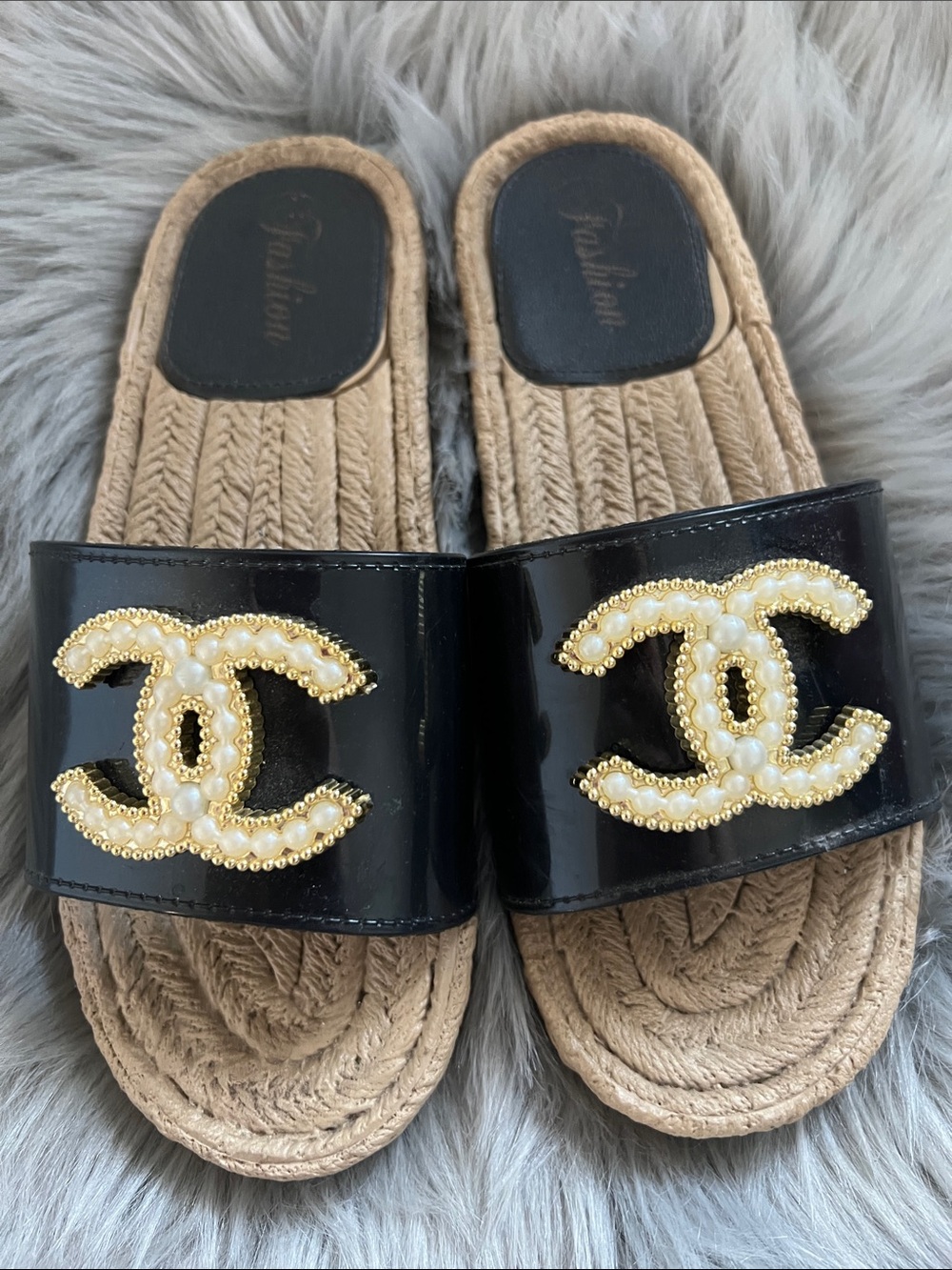 EUC Fashion Women’s Black Slide Sandals with Pearl Embellishment sz 7-8 - Picture 3 of 4